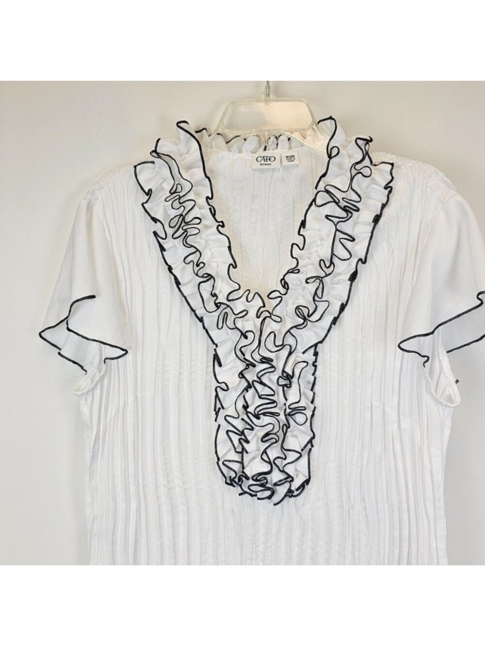 Cato Woman Ruffle Blouse 18/20W B&W Pleated Flutter Coquette Ethereal Top - Picture 3 of 10